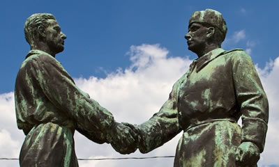 Memento Park è suddiviso in due aree principali, nella prima, il Parco delle Statue, sono in mostra 42 sculture realizzate tra il 1945 e il 1989