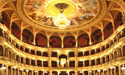 L'Opera di Budapest è il terzo auditorium in Europa per qualità dell'acustica, dopo il Teatro alla Scala di Milano e l'Opera nazionale di Parigi