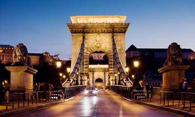 Il Ponte delle Catene, Széchenyi Lánchíd in ungherese, è uno dei simboli più importanti dell'intera Budapest